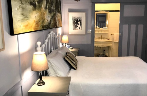 Medlow Bath House | The Chalet Guesthouse and Studio