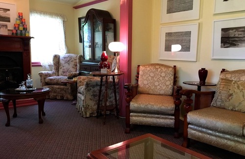 Medlow Bath House | The Chalet Guesthouse and Studio