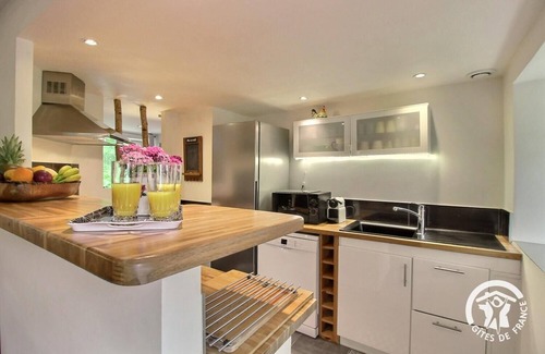 Belle-Isle-en-Terre House | The charm of the forest