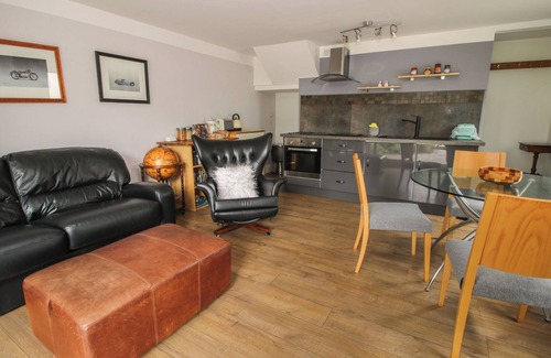 Newcastle-Under-Lyme House | THE COACH HOUSE, pet friendly, with a garden in Baldwin's Gate