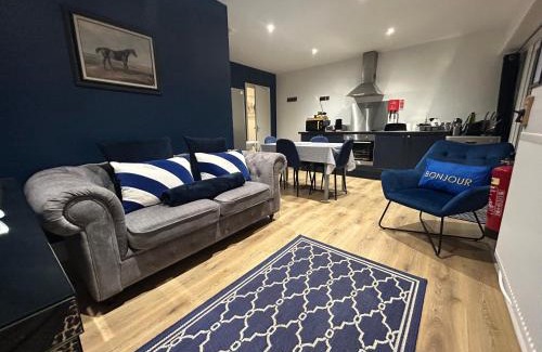 Hoylandswaine House | The Coach House & The Stables Yorkshire Peak District With and without hot tub options