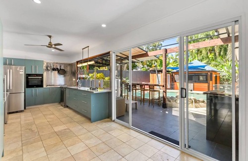 Port Douglas Villa | The Coconut Hut