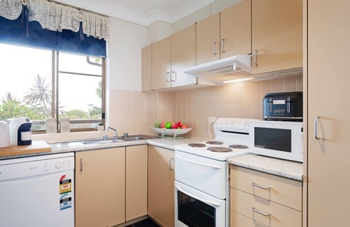 Nelson Bay Apartment | The Commodore 22, 9 Donald St - Wi-Fi, Air Conditioning