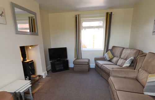 Bishops Castle Cottage | THE COSY RETREAT, pet friendly, with open fire in Bishop's Castle