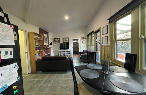 Cowes Cottage | The Cottage-100m to beach, dog friendly