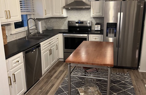 Greenville House | "The Cottage" - Charming Home, walking distance to Downtown Greenville!