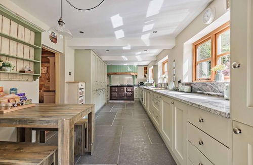 New Forest District House | The Cottage: Idyllic New Forest Thatched Cottage 5 Bedrooms