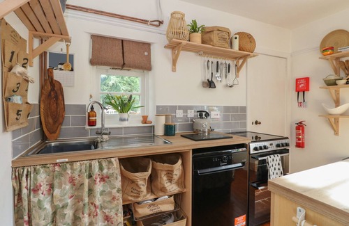 Taynuilt Cottage | THE COTTAGE IN THE WOODS, pet friendly in Connel, Argyll & Bute