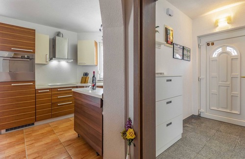 Medulin House | The cottage is suitable for up to 10 people.