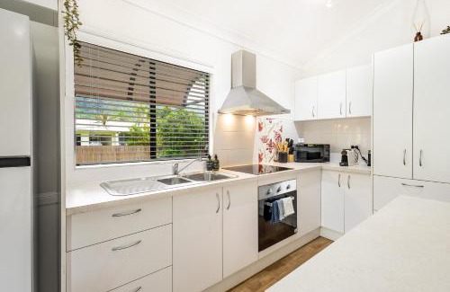 Kewarra Beach House | The Cottage - Mountain Views 1BR - 5 min to Beach