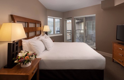 Westbank Resort | The Cove Lakeside Resort