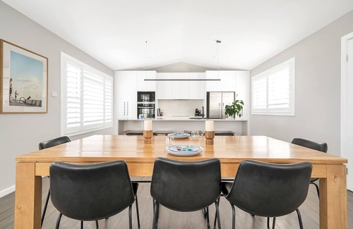 Caves Beach House | The Cove - Pet Friendly Retreat With Ocean Views Moments to Beach.