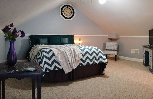Amarillo House | The Cozy Historic Hideaway