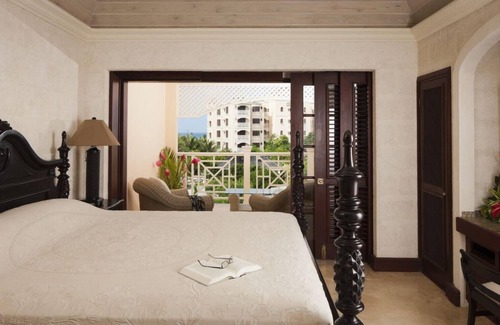 Diamond Valley Resort | The Crane Resort - Junior Suite