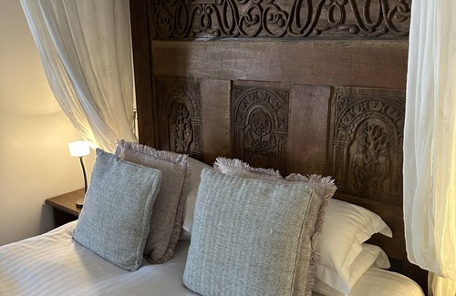 Saltash Hotel | The Crooked Inn