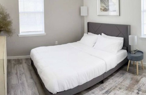 Athens House | The Daylights Suite