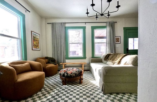 Cavendish House | The Dorothy- Fun and Funky-10 minutes from Okemo