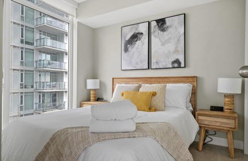 Victoria Park House | "The Draper" - Luxury Corner Unit w Tower View, - Near Stampede, Saddledome, BMO Centre! FREE Parking, Banff Pass, & Wine!
