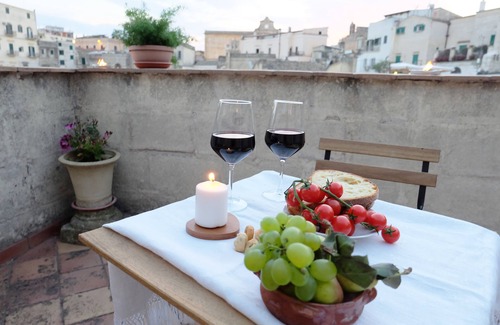 Sasso Barisano Apartment | The Embrace of the Stones