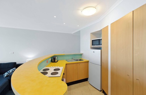 The Entrance Apartment | The Entrance Waterfront Apartment 302