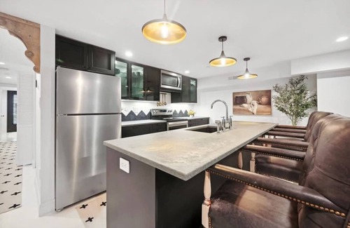 Bloomingdale Apartment | The Evergreen - Parking