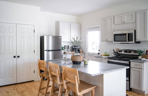 Brenham Cottage | The Fig Tree Country Cottage in Brenham TX - 20 min from Roundtop