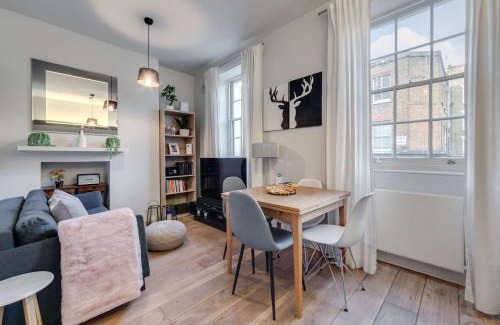Fitzrovia Apartment | The Foxhole - Fitzrovia - by Frankie Says