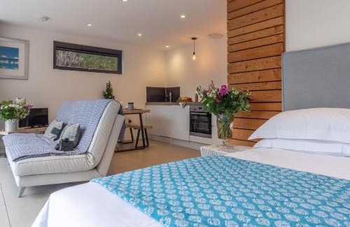 Plumpton Green House | The Garden Room