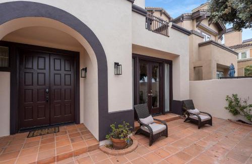 Huntington Beach House | The Goldenwest Ocean view home w jacuzzi AC Bikes newly remodeled