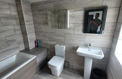 Widnes Apartment | The Goldmine Rooms