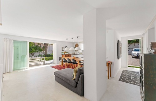 Lagos City Center Villa | The Governors House. A stunning property in a unique location, central Lagos.