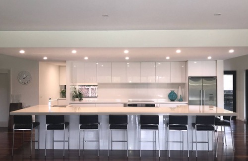 Cowes House | THE GRAND - Amazing Luxury Property - Heated Swimspa, Butlers Kitchen