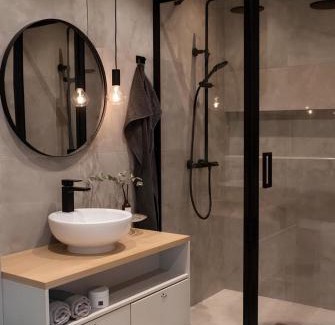 Restalrig Apartment | The Grand Residence, Free Parking, Stadium, Sleeps 8