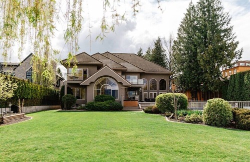 Central Okanagan House | The Grandeur - Lakefront