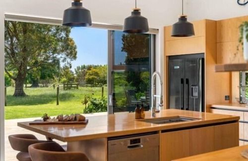 Whangamata House | The Grass is Greener Getaway