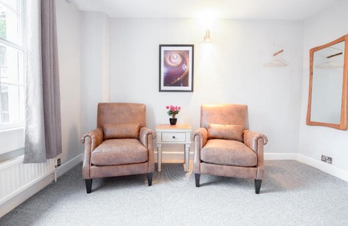 Bath City Centre Apartment | The Green Leaf Apartment