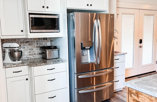 Nampa House | The Group Shouse - Sleeps 20+, Game Basement, 4 Patios, & More