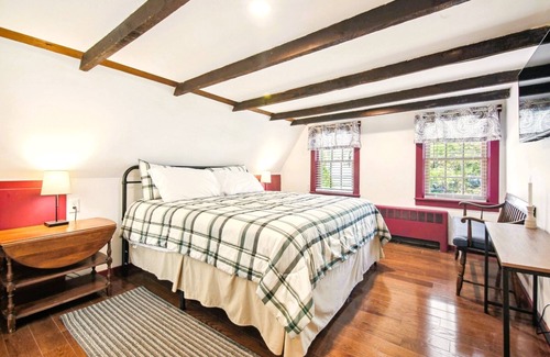 Preston Bed & Breakfast | The Guest Cottage At Amos Lake Winery