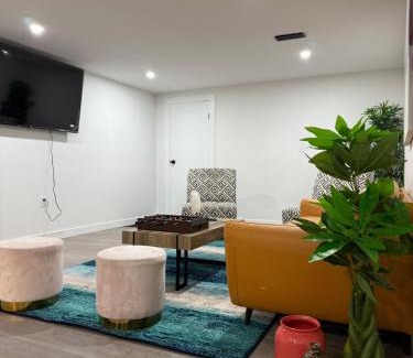 West Edmonton Villa | THE GUEST HOUSE WEST EDMONTON Mall