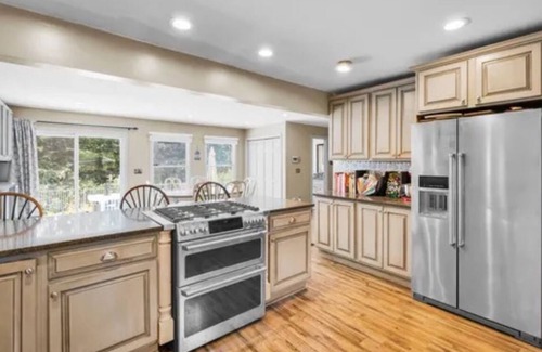 Norwichtown House | The Harvard Retreat – Pool, Sauna, Fireplaces & Family Comfort