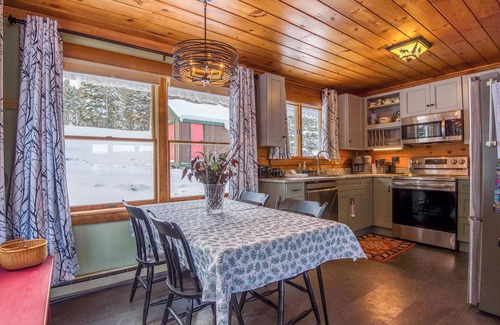 Rangeley House | The Haven on Hunter Cove - Charming and comfortable log home on Rangeley Lake