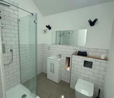 Hoylandswaine House | The Hayloft, Modern 4 Bed, 8 person, Barn Conversion in a Rural Location with Great Access