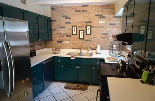 Old Town House | The Hemingway Caribbean Townhome & Private Pool Near Beach in charming Key West