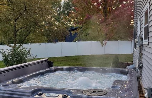 Spring Green House | The Hemlock/Hot Tub/Golf/Private Yard