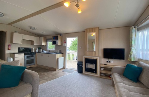 Cayton Bay House | The Hideaway 5 minutes from the Beach