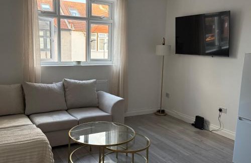 Watford Apartment | The Hideaway