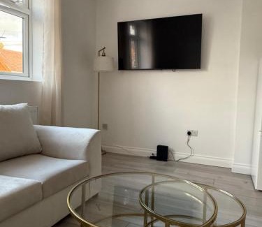 Watford Apartment | The Hideaway