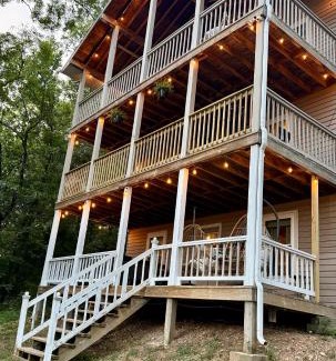 Eureka Springs House | The Hideaway House at The Bluebird
