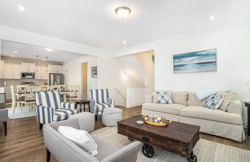 South Haven House | The Highland in Harbor Club w/pool access, close to Northside beaches & Downtown