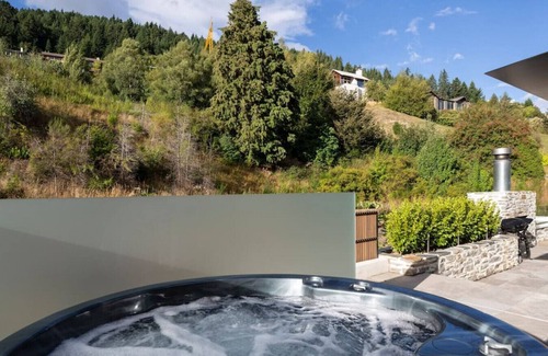 Queenstown City Centre Villa | The Hill Residence, Queenstown Hill